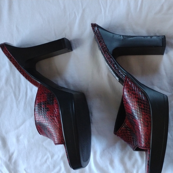 Vintage Steve Madden Faux Maroon Snakeskin Heels - Picture 5 of 7
